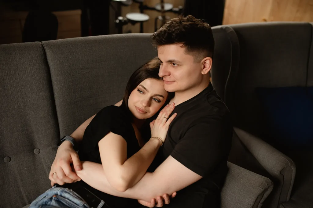 Romantyczna sesja dla par w Koninie – ujęcie 18